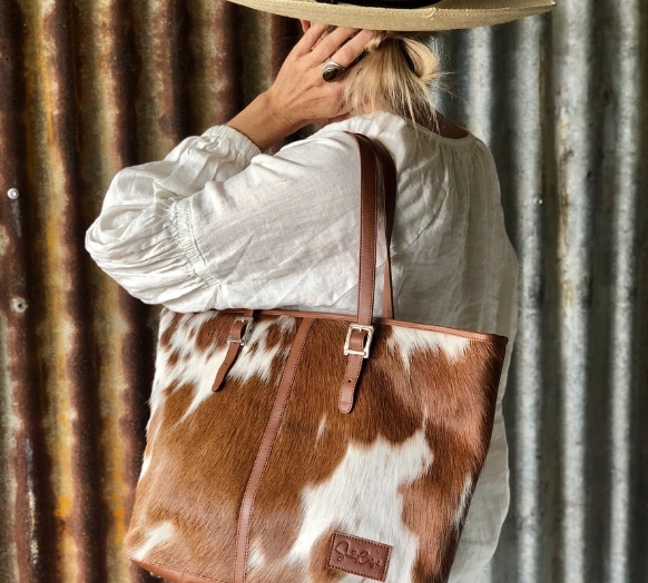 Design Edge Caracas Cowhide Big Bag with Tooling | The Top Saddlery